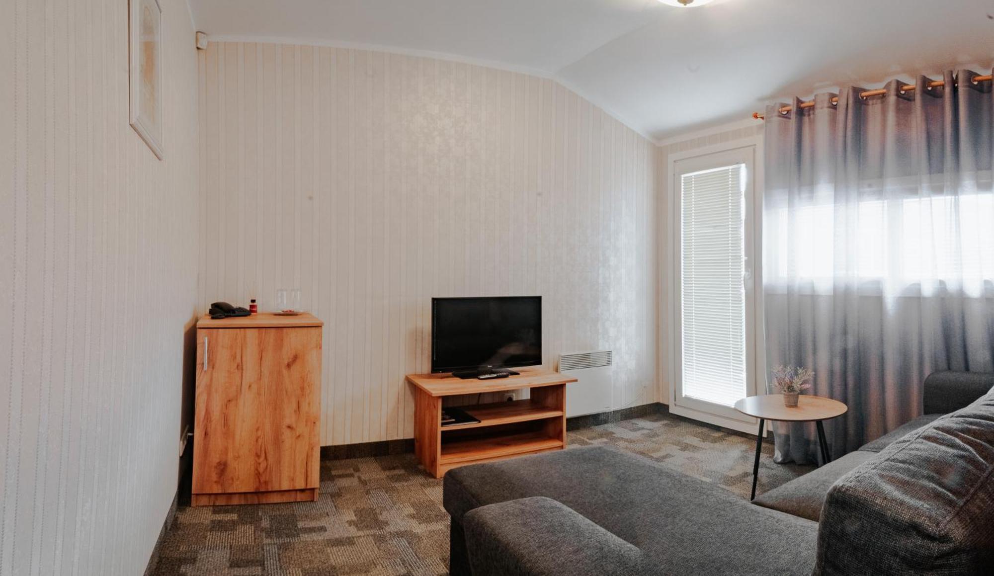 Hotell Wironia Jõhvi Esterno foto